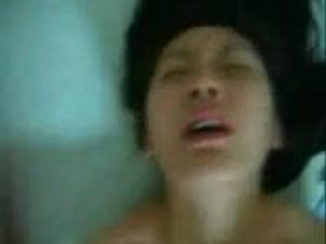 Первый секс девственницы Ажар попал на любительскую камеру